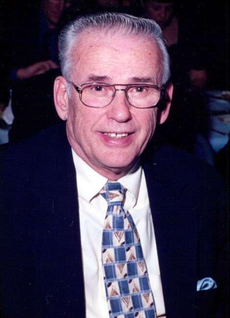 Obituario de James E. Staveski