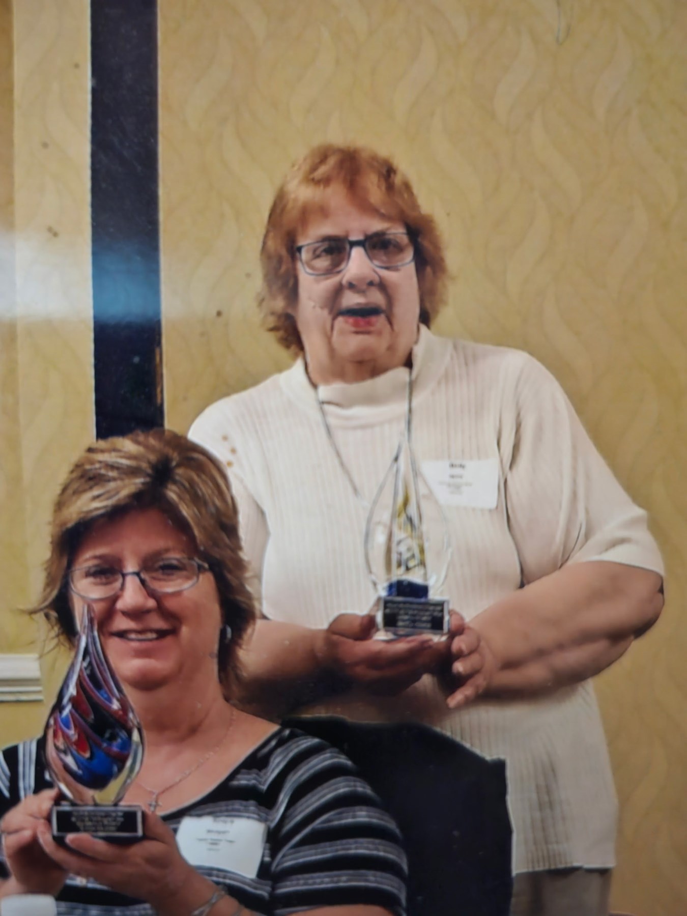 Obituary of Betty G. Akins