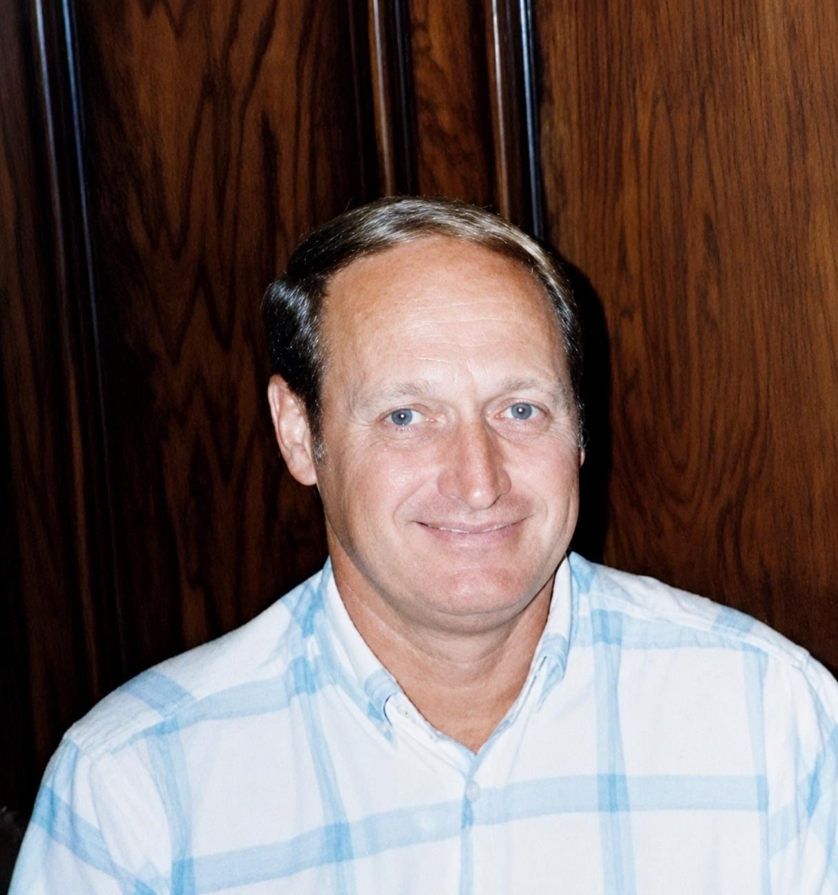 Obituary of Roy B Wells