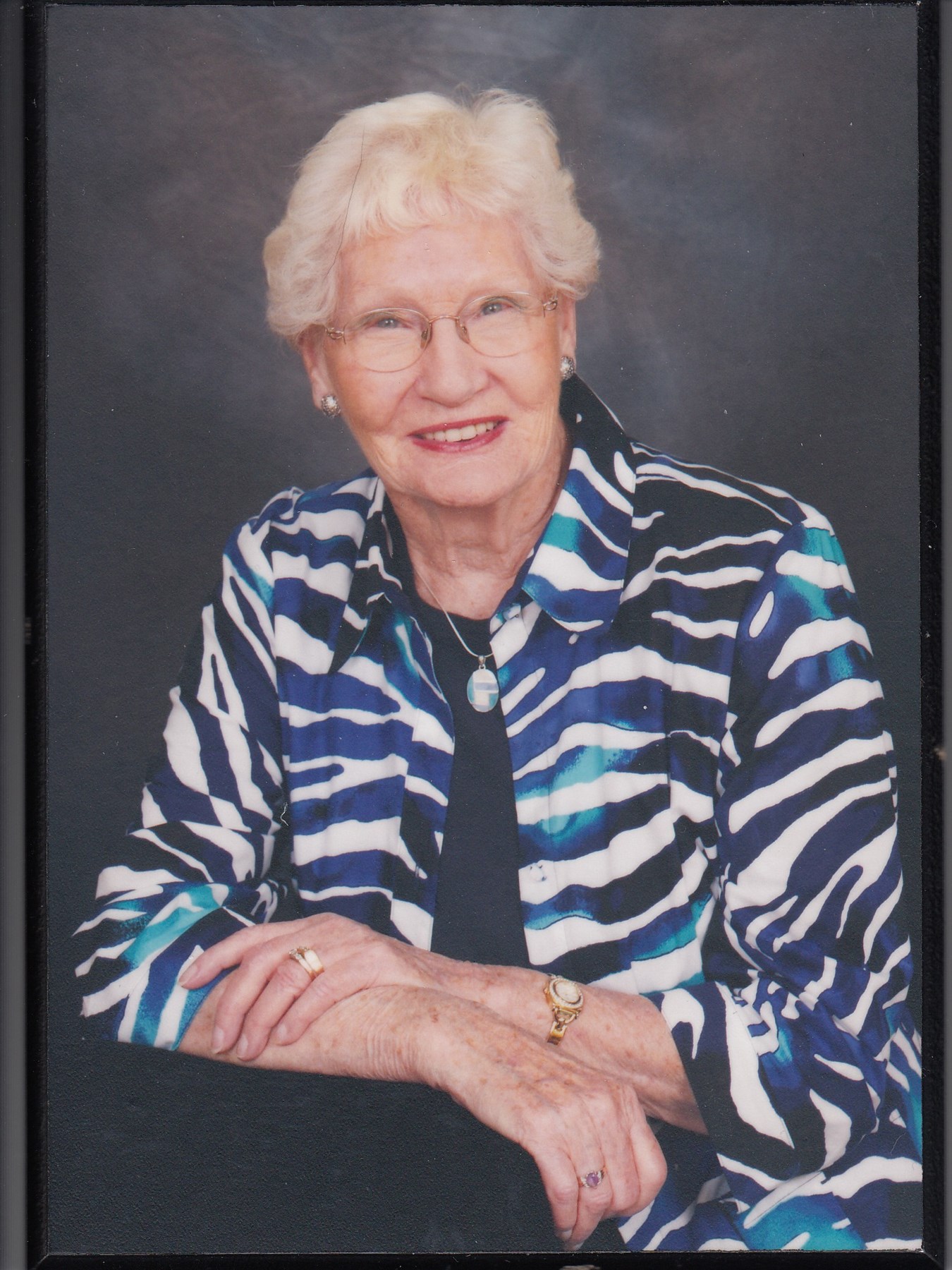 Avis de décès de Evelyn Viola Holmes