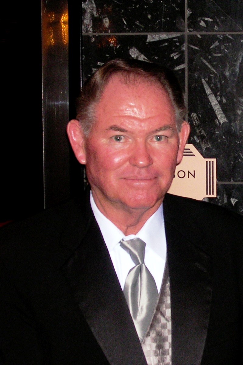 Obituario de Bernard B. Hartley