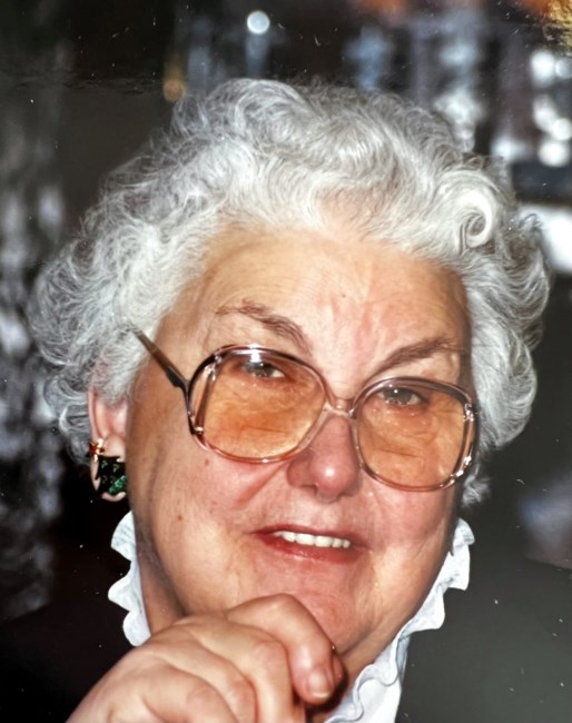 Obituario de Muriel Dorothea Bach