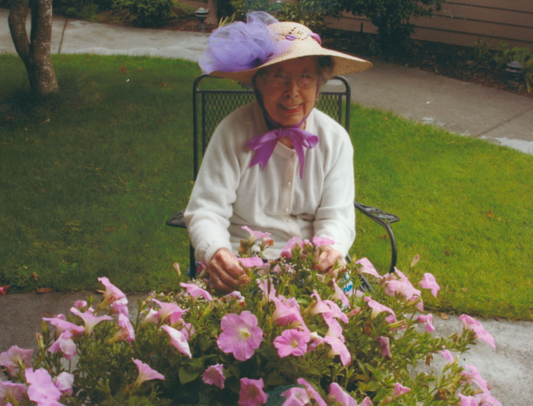 Obituary of Winnifred Katherine Davison