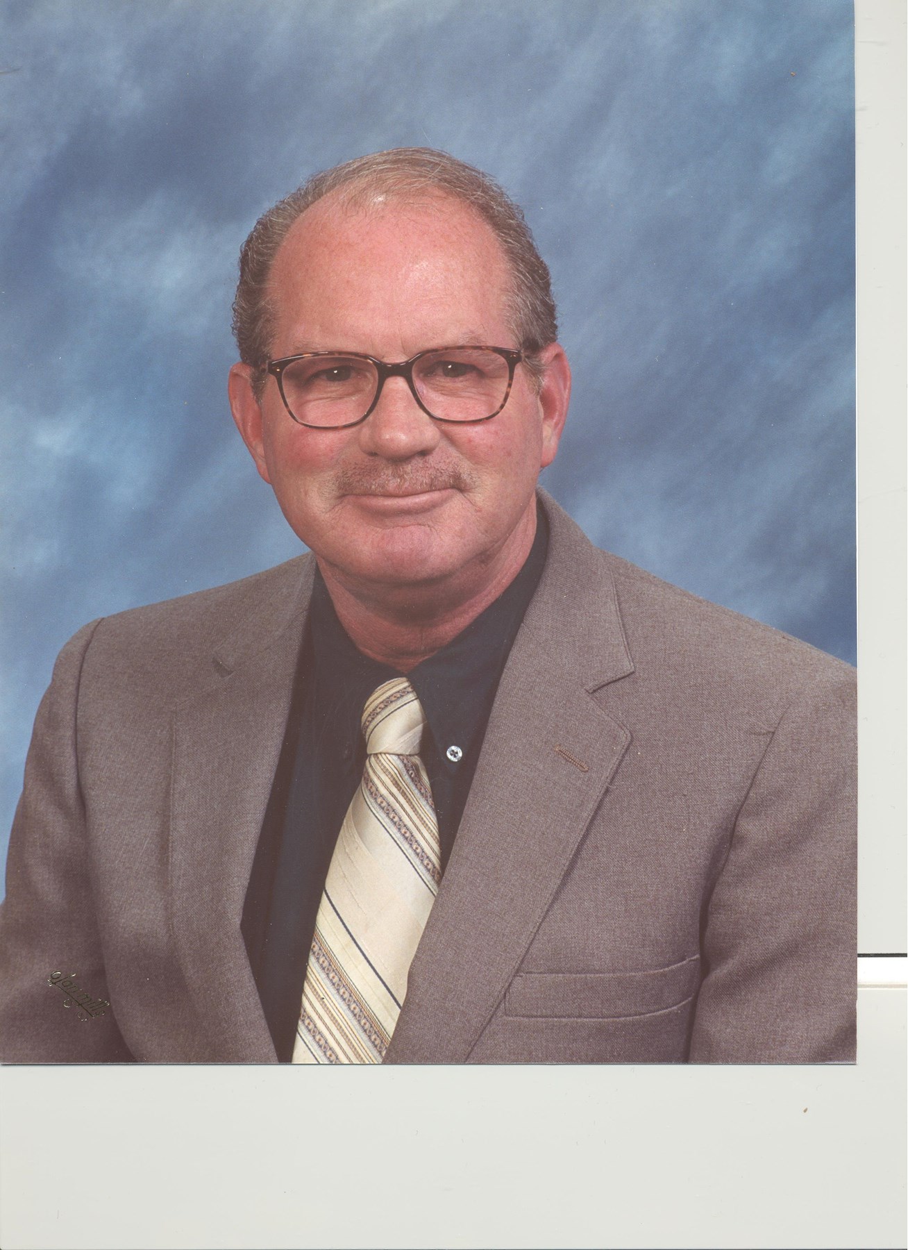 Mr. Robert Earl Bradley Obituary Knoxville, TN