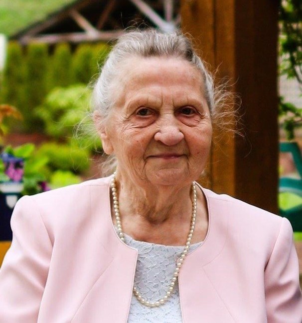 Obituary of Elfriede Grohmueller