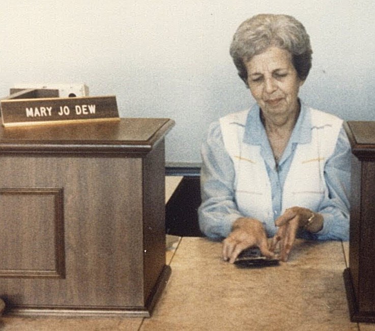 Obituary of Mary Jo Dew