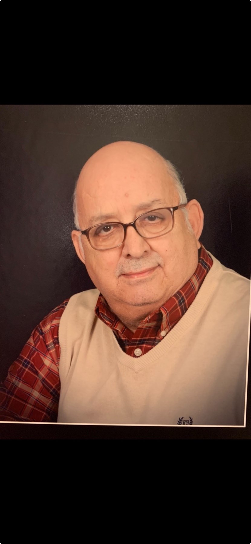 Obituary of Robert Reyes Villescaz