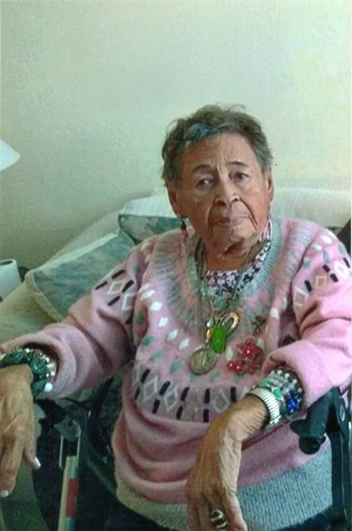 Obituary of Amparo Gonzalez De Nowlain