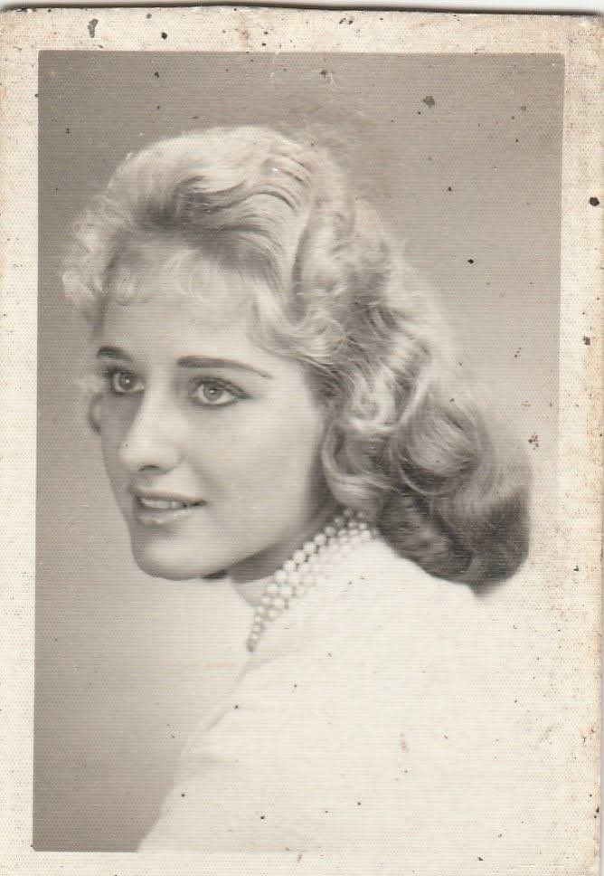 Obituary of Yvonne Solange Viebrock