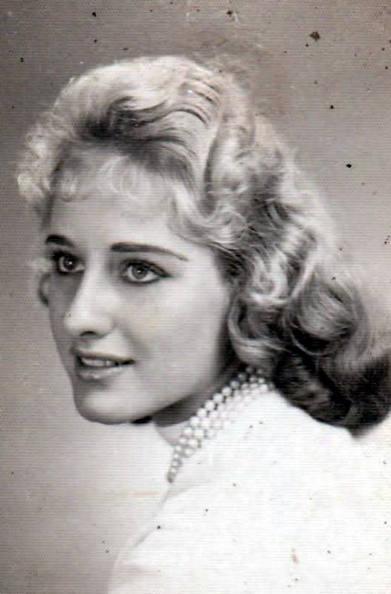 Obituary of Yvonne Solange Viebrock