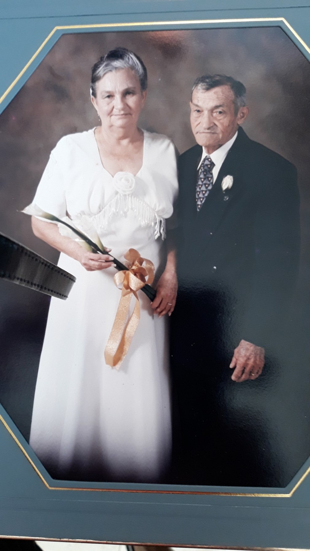 Obituary of Flora Robledo Torres