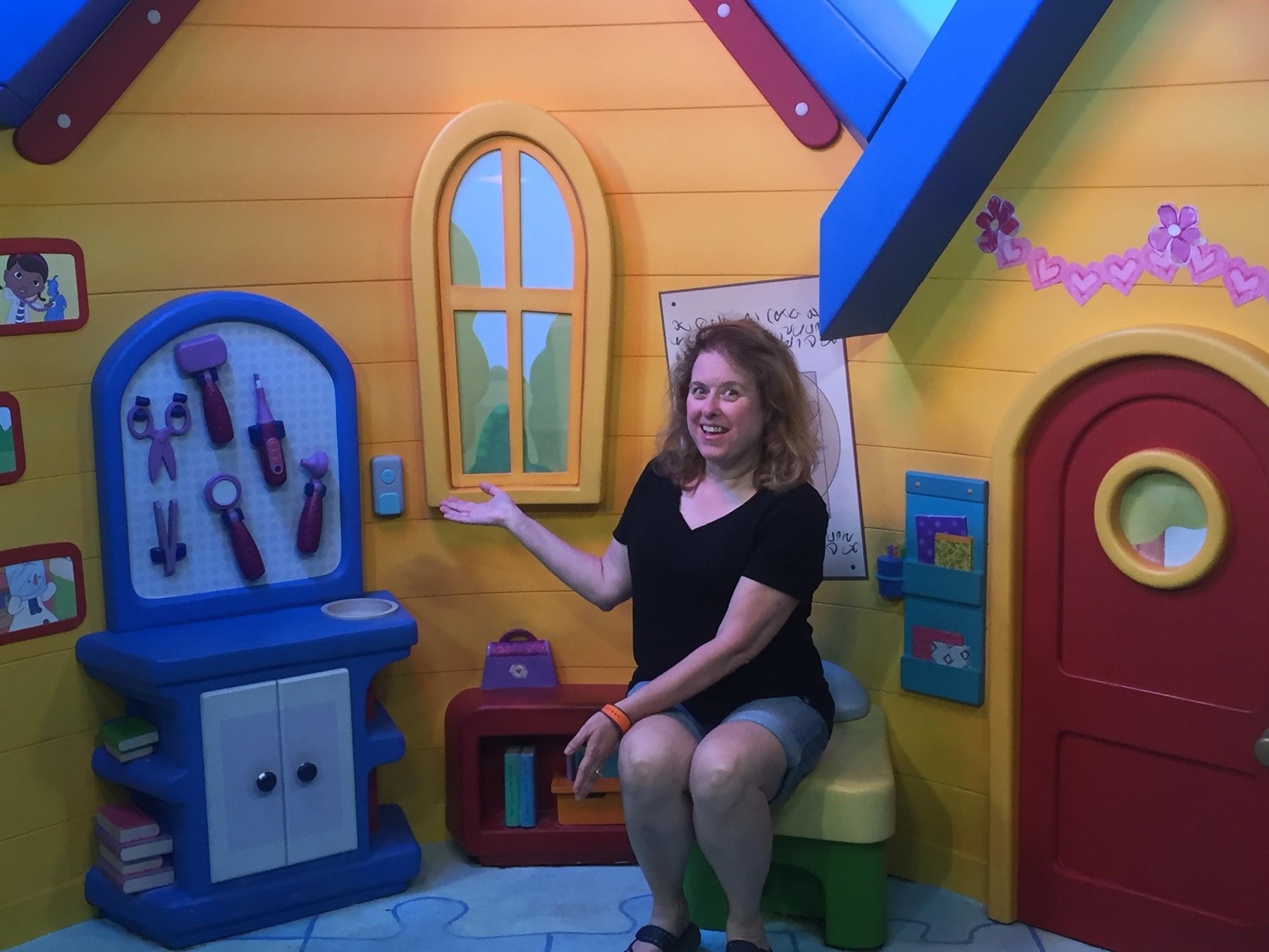 Doc mcstuffins clearance playhouse life size