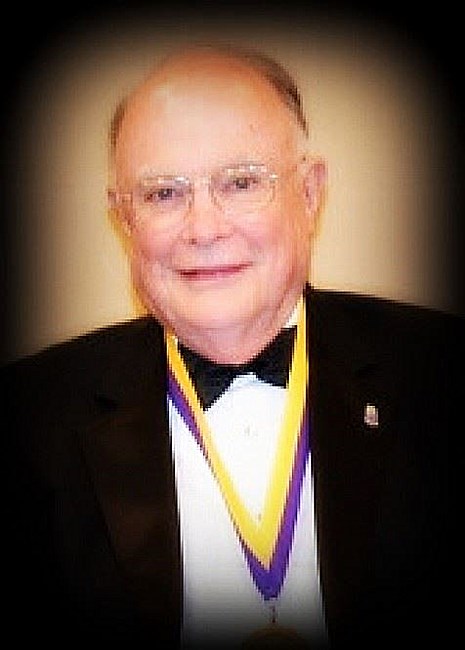 Obituario de The Honorable Richard P. McCully
