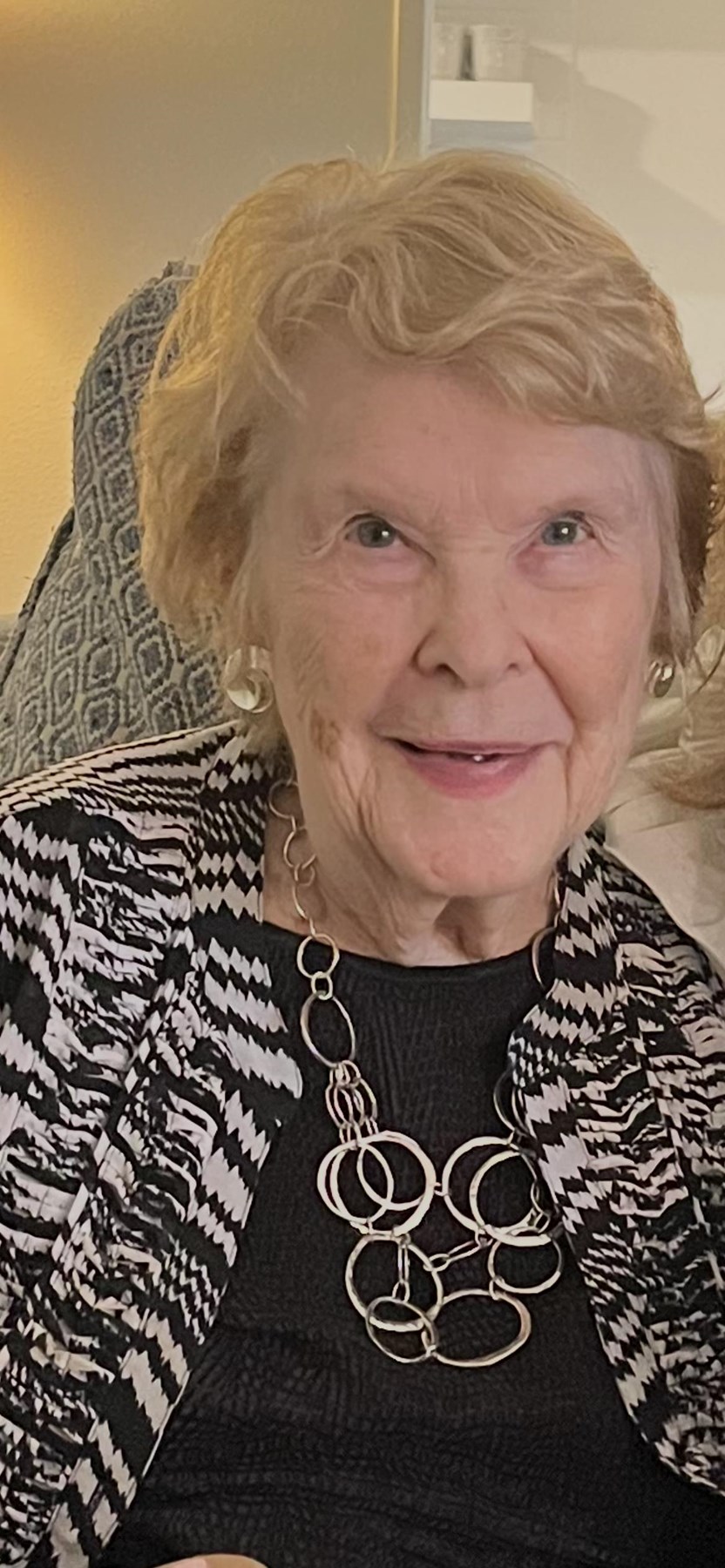 Obituary of Constance Kihneman Grage
