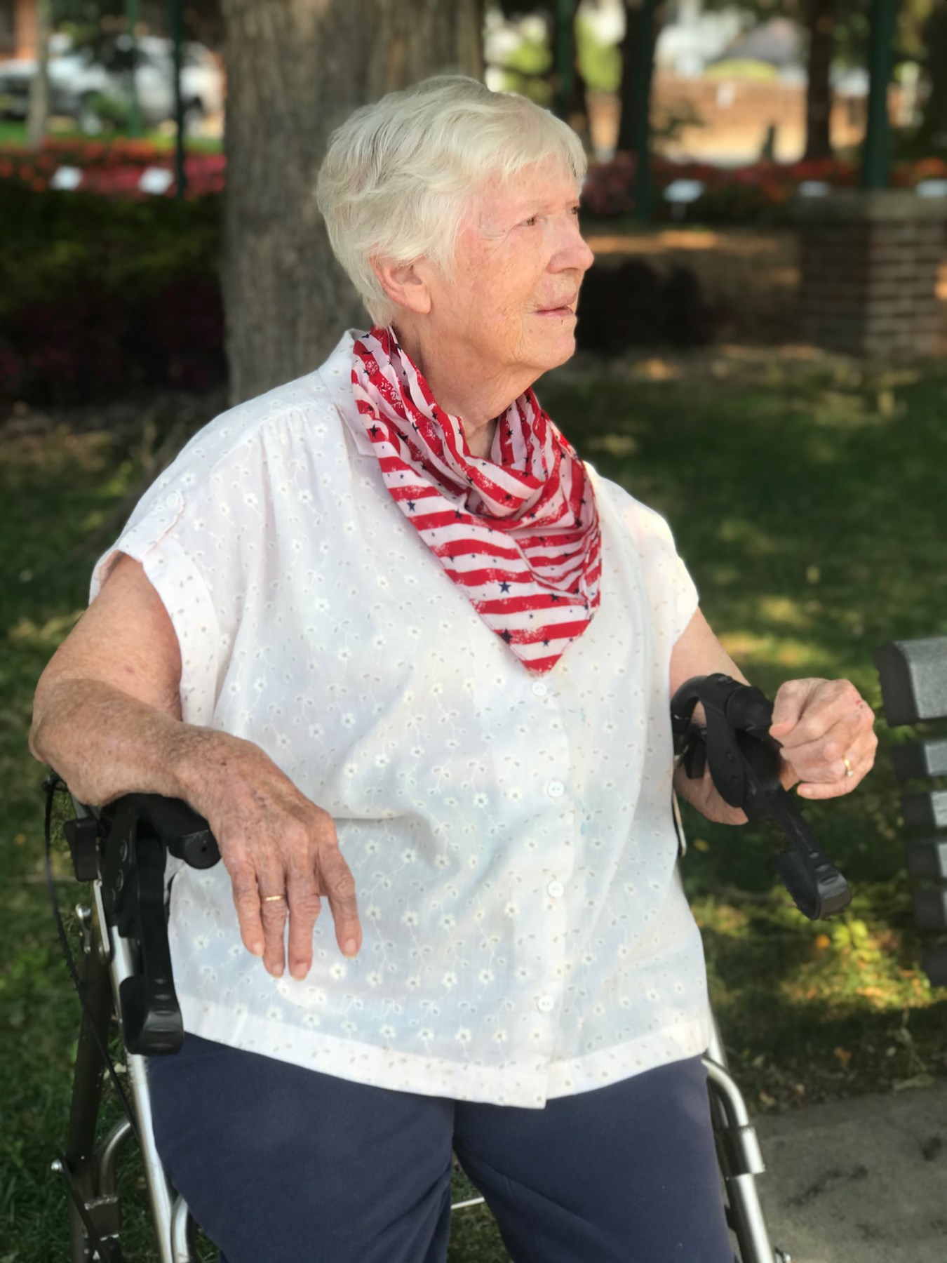 Obituario de June Donna Lewis