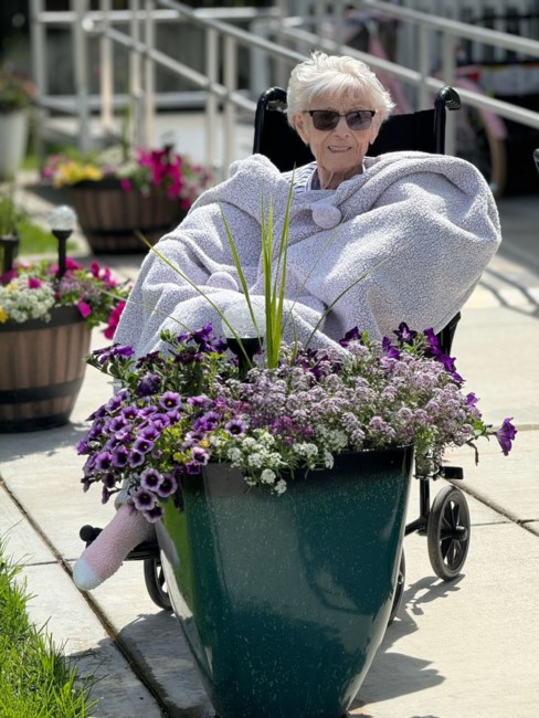 Obituary of Anna Eva Lutz