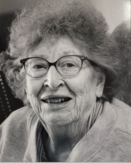 Obituario de Helen Louise Walker