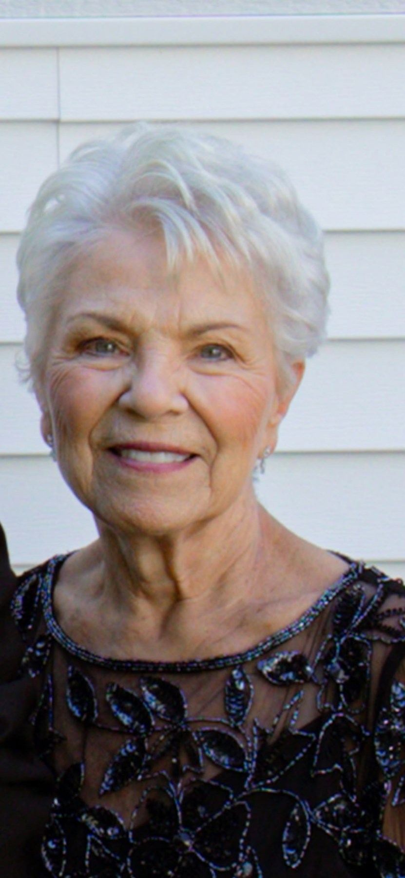 Obituario de Lorraine M. Adler