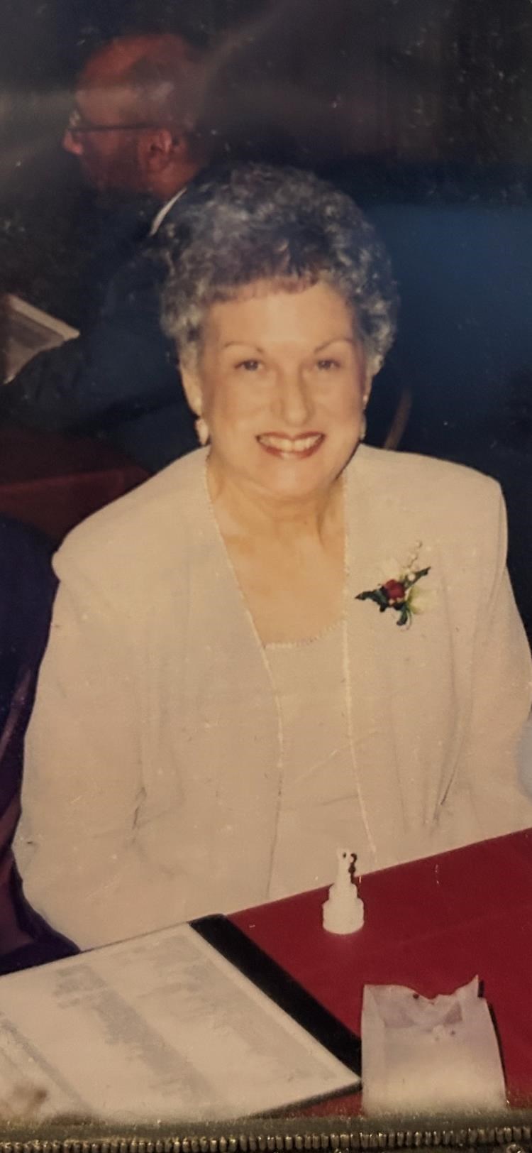 Avis de décès de Eunice F Hutton