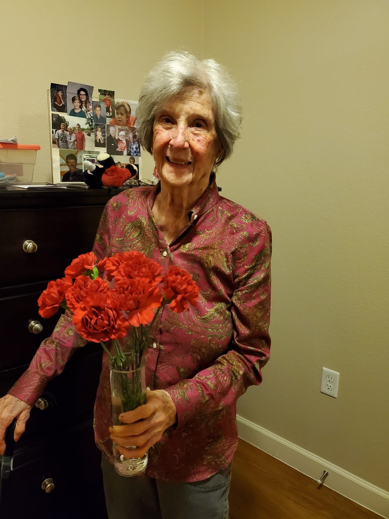 Obituary of Evelyn Hiesser