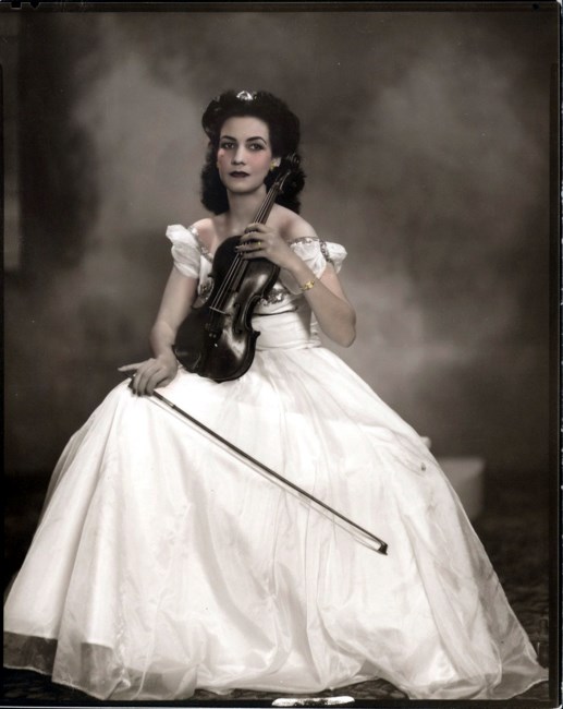 Obituary of Catalina Saucedo Siqueiros