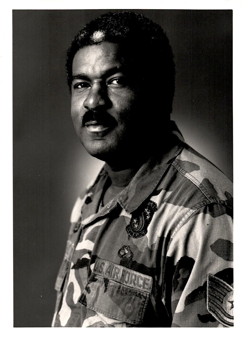 Obituario de Simon Lewis