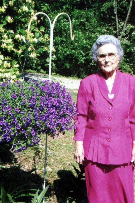 Obituary of Bessie Lee Henderson Leach