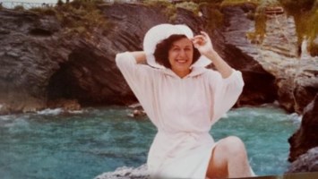 Obituary of Evelyn N.  Laut