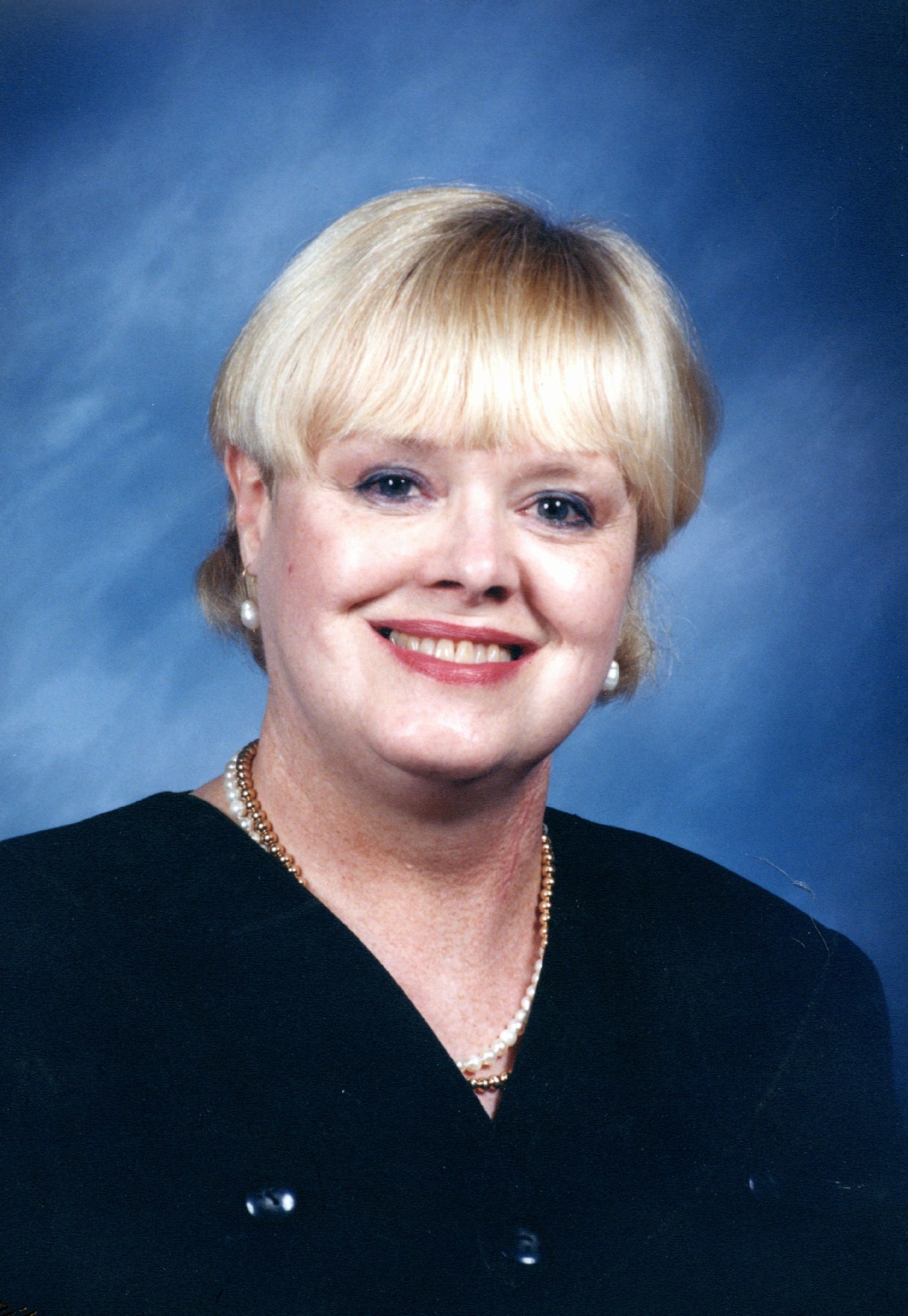 Obituary of Betty (Lowe) Momberg