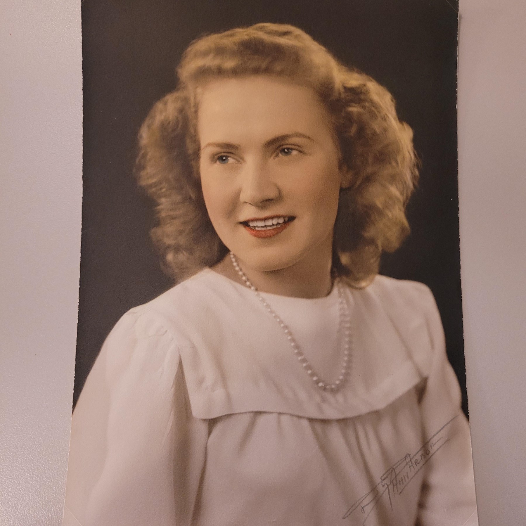 Obituary of Kathryn Eileen McLeod