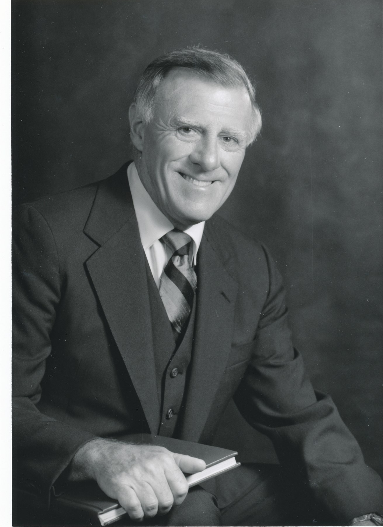 Obituary of Dr. Arthur Earl Schmidt Jr.