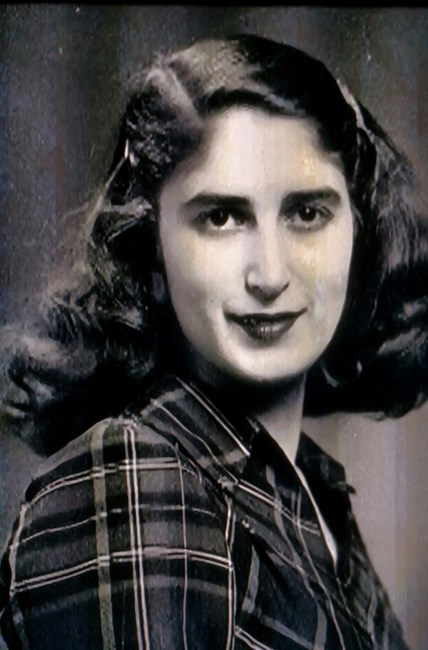 Obituary of Gloria Mann