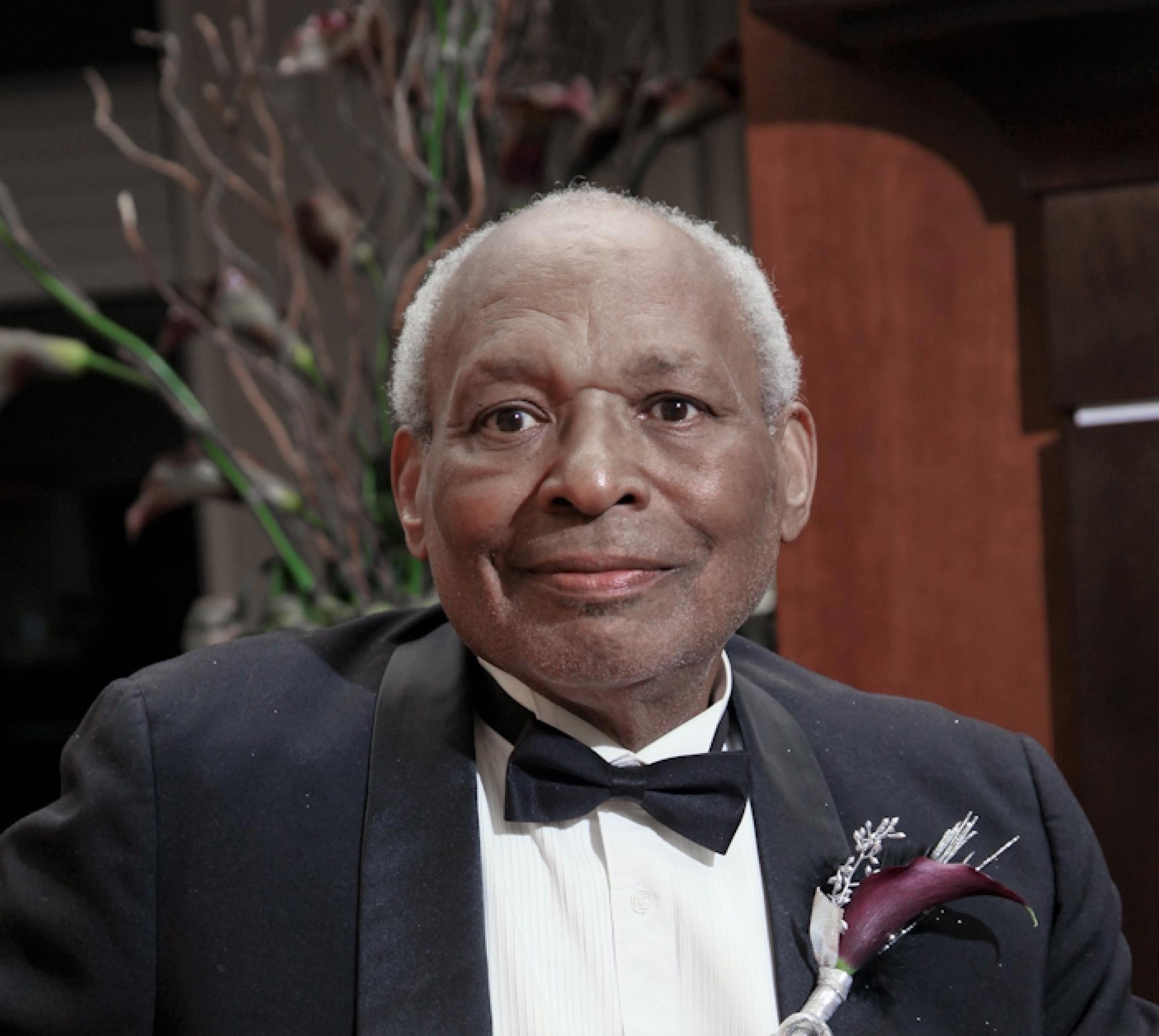 Obituary of Everett Meredith