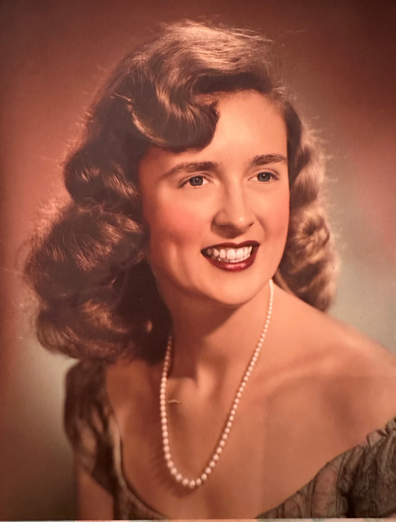 Obituary of Gloria Maxwell
