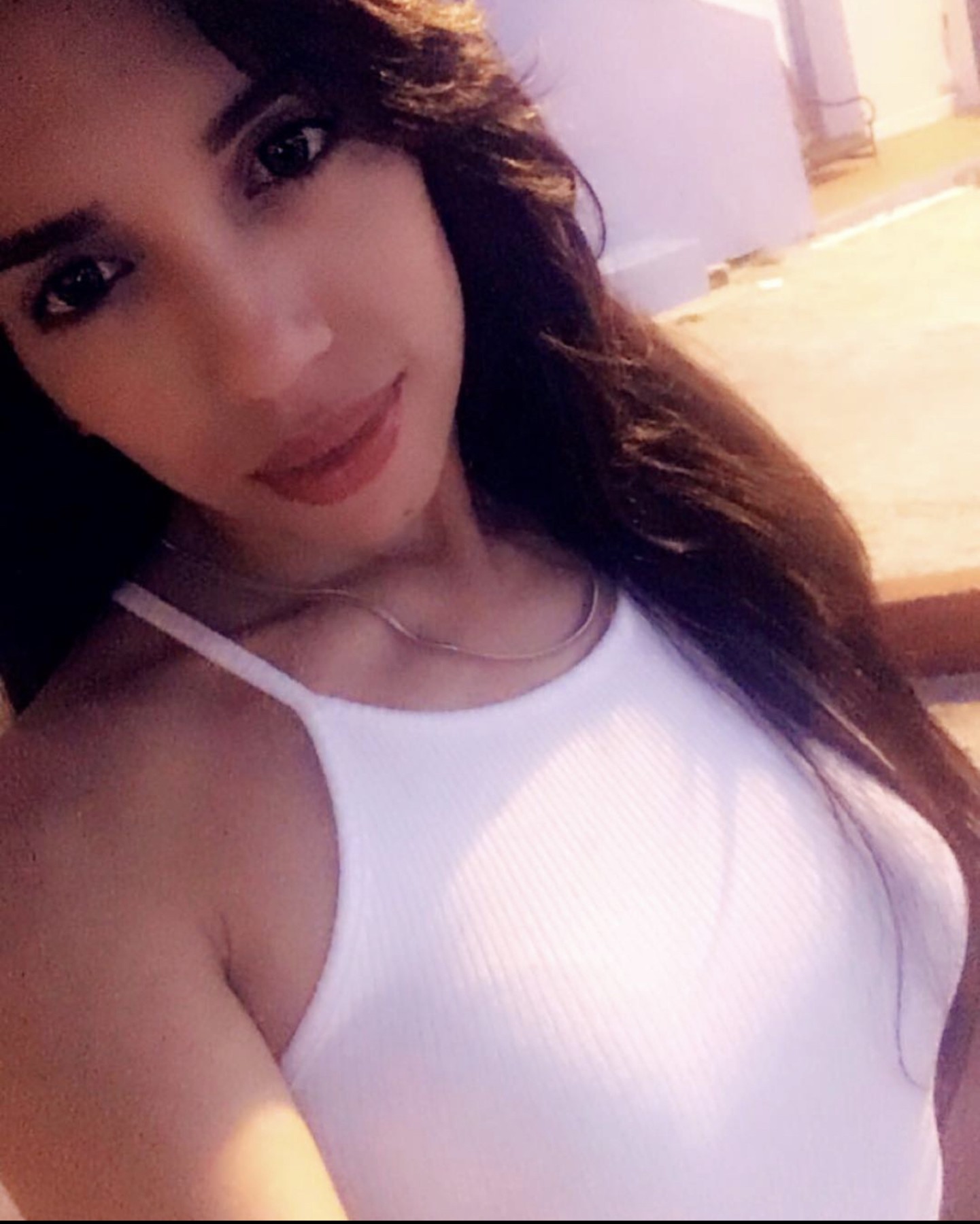 Veronica Perasso Updates Fans With New Image - c5y4rxt