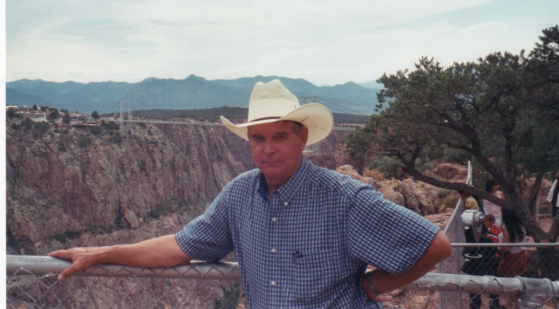 Obituary of Charles Eric Ray